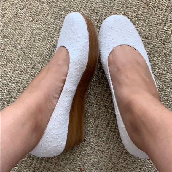 BNIB Rampage “Emanuel” White Eyelet Platform Wedge - Picture 1 of 7